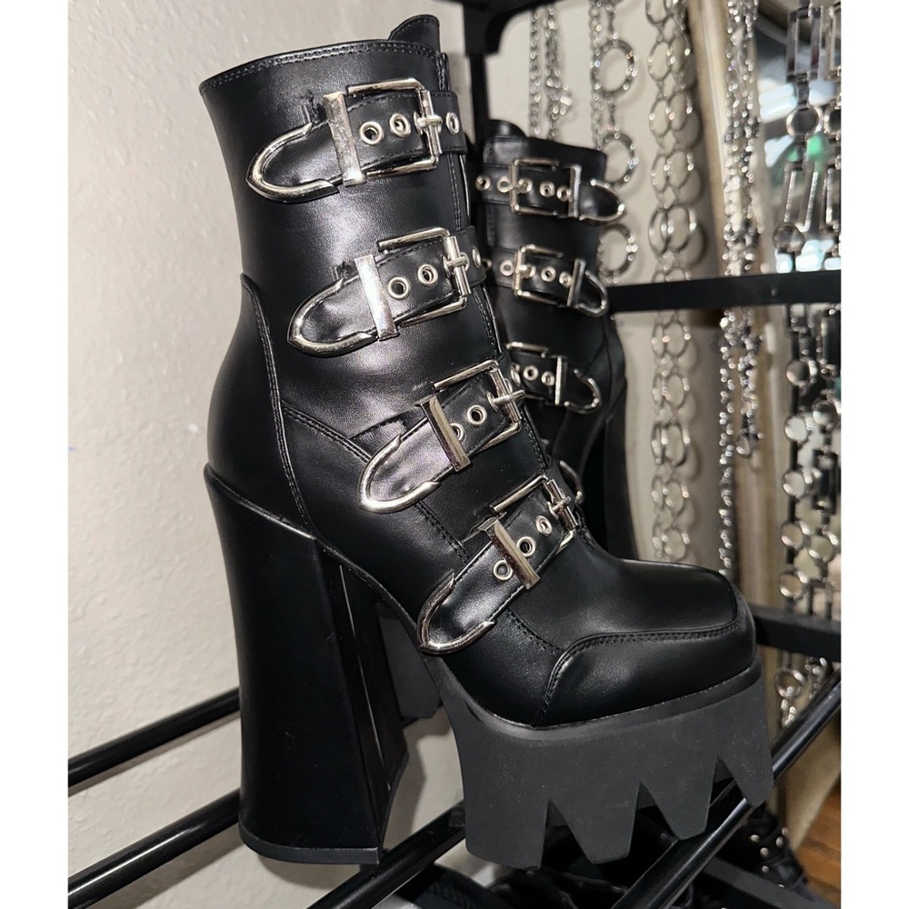 NEW Lamoda chunky platform boots